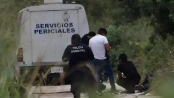 La unidad se salio de la carretera Cancún- Leona Vicario La unidad se salio de la carretera Cancún- Leona Vicario