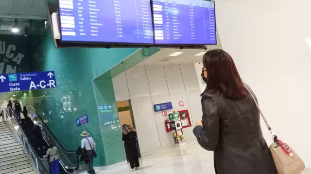 Hasta el momento sólo ha operado el vuelo 821 que despegó a las 06:00 horas