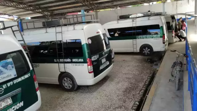Las aguas negras dan mala imagen al mercado de Candelaria