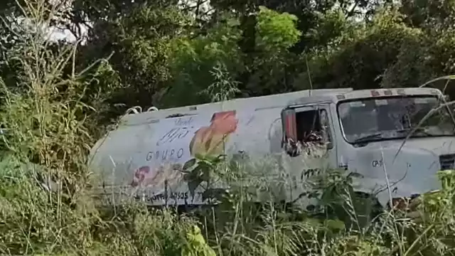 Grupo Sadasi puso a disposición varias pipas para el desazolve de agua estancada en calles del Fraccionamiento. Foto: Sergio Casanova.