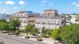 La casa, es estilo francés, fue plasmado por el arquitecto francés Gustave Umbdenstock