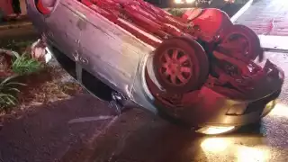 El automovilista salió con algunos golpes del accidente