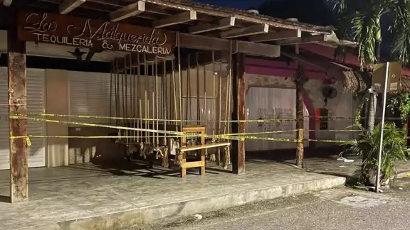 El bar, localizado en la zona centro de Tulum, fue el escenario de un ataque armado entre bandas delictivas, dejando 2 mujeres muertas
