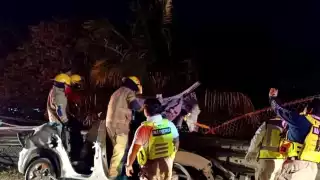 El copiloto terminó con lesiones y posible fractura en el  brazo izquierdo, mientras que el guiador quedó prensado a la unidad