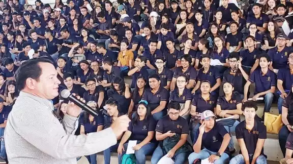 Joaquín Díaz Mena anunció el inicio de los beneficios a los alumnos Joaquín Díaz Mena anunció el inicio de los beneficios a los alumnos