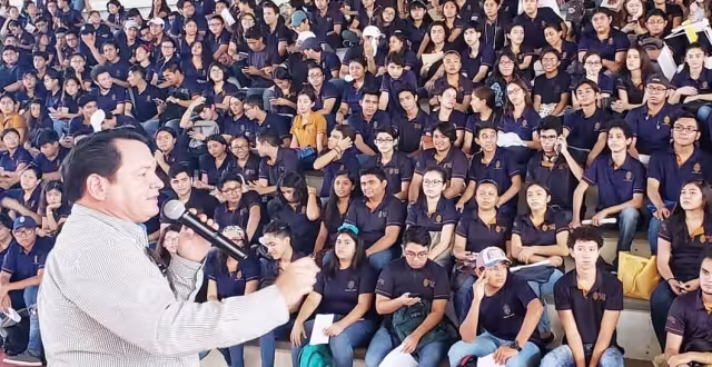 Joaquín Díaz Mena anunció el inicio de los beneficios a los alumnos