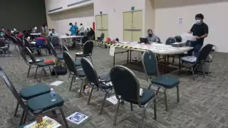 Conforme se fueron contabilizando los paquetes, la sala del Siglo XXI de Campeche fue quedando vacía hasta terminar el conteo