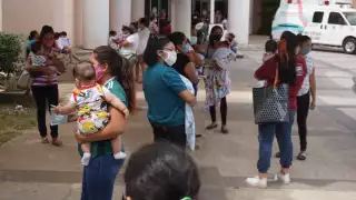Madres se manifiestan por falta de vacuna para bebés en Campeche: EN VIVO