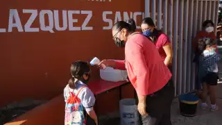 
Respecto a los datos recordó que se estimó el regreso a clases de educación pública de 135 mil menores y 16 mil maestros en un promedio de 2 mil escuelas.