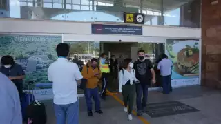 Respecto a la frecuencia de Aeroméxico se registró un arribo de 95 pasajeros, mientras Volaris contabilizó 108 asientos vendidos