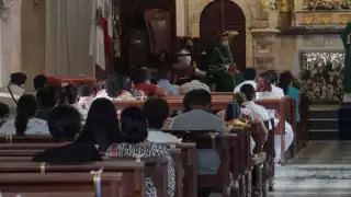 Pese a las restricciones en las iglesias, los feligreses hacen caso omiso