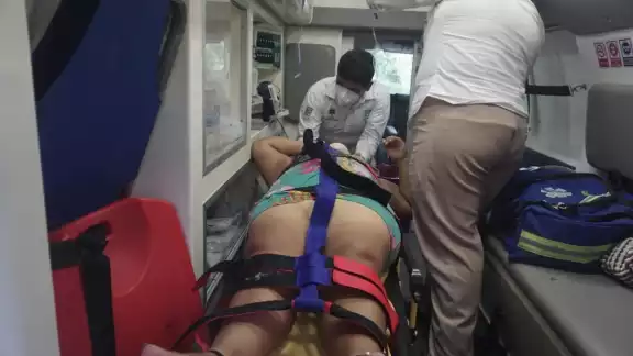 La mujer quedó prensada tras el accidente en Champotón Foto: Lucio Blanco La mujer quedó prensada tras el accidente en Champotón Foto: Lucio Blanco