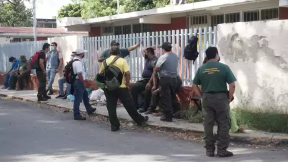 También denunciaron la entrega de equipo de mala calidad, lo que pone en riesgo su vida. Foto: Lucio Blanco También denunciaron la entrega de equipo de mala calidad, lo que pone en riesgo su vida. Foto: Lucio Blanco