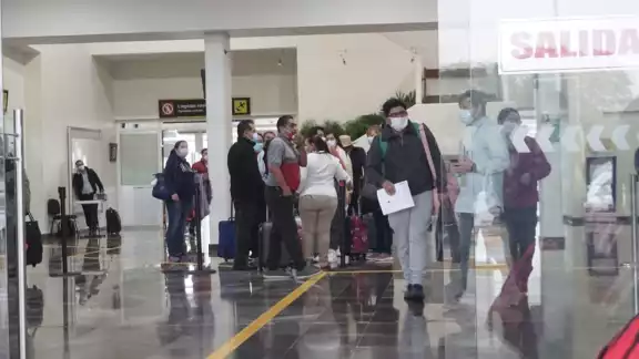 Viva Aerobus retrasa vuelo en el aeropuerto de Campeche por frente frío Viva Aerobus retrasa vuelo en el aeropuerto de Campeche por frente frío