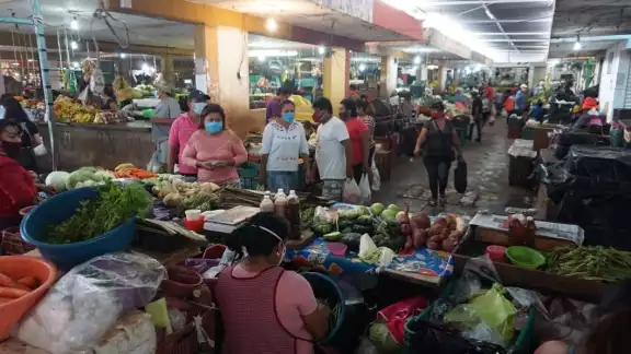 Locatarios coinciden que las ventas no se comparan con la del 2019. Foto: Lucio Blanco Locatarios coinciden que las ventas no se comparan con la del 2019. Foto: Lucio Blanco