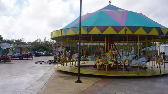 Cabe destacar que por la pandemia están cobrando tres mil pesos a los locatarios y cuatro mil a los fiesteros. Foto: Lucio Blanco


