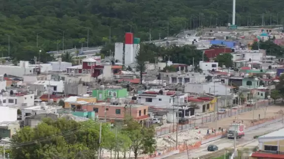 En los alrededores del lugar habitan 25 familias, de las que ocho sufrirían de forma directa en caso de un deslave. Foto: Lucio Blanco En los alrededores del lugar habitan 25 familias, de las que ocho sufrirían de forma directa en caso de un deslave. Foto: Lucio Blanco