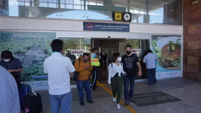 Respecto a la frecuencia de Aeroméxico se registró un arribo de 95 pasajeros, mientras Volaris contabilizó 108 asientos vendidos