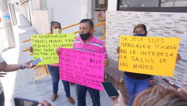 Los manifestantes señalaron malos tratos por parte del personal de salud tanto de Seybaplaya como el de la capital de la ciudad