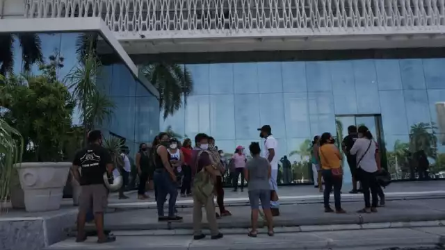 Los protestantes acudieron al Palacio de Gobierno de Campeche (Lucio Blanco)