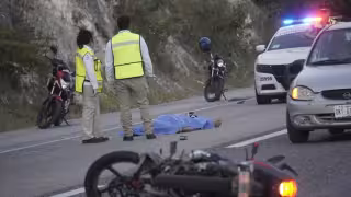 Motociclista derrapa y pierde la vida sobre el Periférico en la ciudad de Campeche