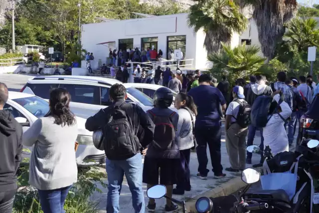 Desde las primeras horas del día, ciudadanos comenzaron a formar