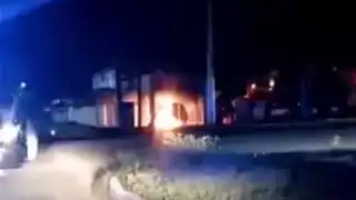 Incendian vehículo en Chetumal