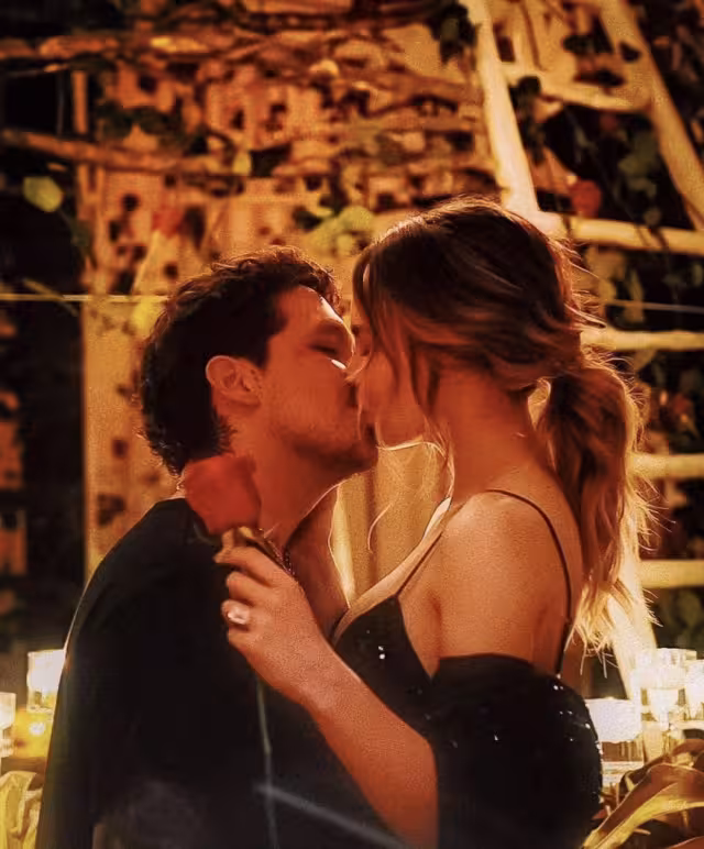 Belinda y Christian Nodal continúan en el festejo del cumpleaños de la cantante, en las instalaciones del parque de diversiones de Disney