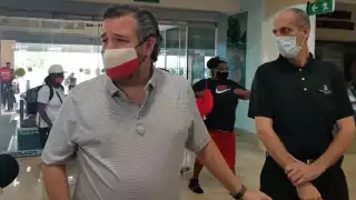 El senador arribó a aeropuerto de Cancún hace unos momentos