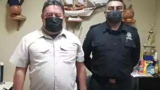 Félix Gorocica Sánchez (derecha) asumió el mando de la Policía Municipal en Dzilam de Bravo