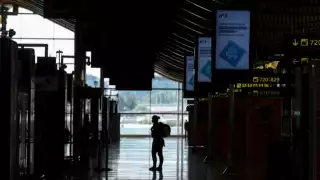 España confinará a los pasajeros provenientes de 12 países