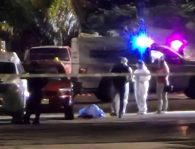 El cuerpo del occiso quedó tendido sobre el pavimento.