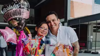 Edwin Luna de La Trakalosa de Monterrey pausa gira para ir a  graduación de su hija 