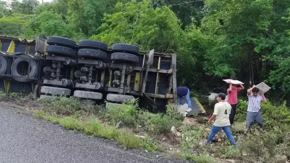 Dos personas fueron liberadas tras ser detenidas por la rapiña de un tráiler en Atasta, Ciudad del Carmen
