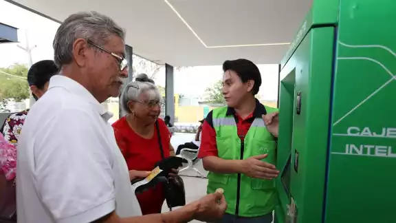 Solamente se pueden recargar las tarjetas Va y Ven en cajeros y tiendas oficiales