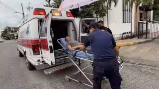 Un automovilista atropelló a mujer motociclista y resultó con lesiones en Playa del Carmen