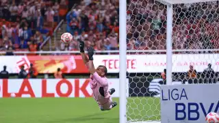  Nahuel Guzmán detiene penal y frustra el segundo triunfo de Chivas  