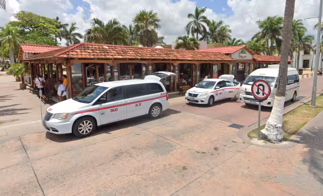 Algunos de los restaurantes de Cozumel lucieron con lleno total, con fila de personas para ingresar junto a sus mamás este 10 de mayo
