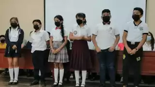 De los seis alumnos, dos pertenecen a la zona rural del sector 07