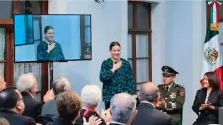 Ella es originaria del estado de Sonora y es la encargada de la política interna de esta entidad.