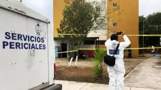 El hombre se encontraba caminando sobre el pasillo cuando fue atacado