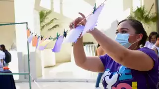 Mujeres de Mérida exhiben casos de abuso en tendedero público