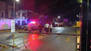 El policía pudo escapar de sus agresores, luego de que pidió ayuda a sus compañeros que repelieron el ataque