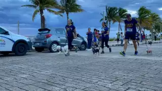 Los atletas se formaron en la línea de salida y al sonido de la “chicharra”



?
?