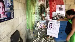 En la recámara de la niña, Deysi tiene un pequeño altar con sus fotos y guarda el material que lleva a las manifestaciones