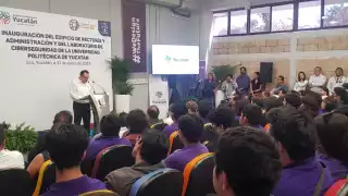 El gobernador estuvo acompañado de la Secretaria de Gobierno, María Fritz Sierra