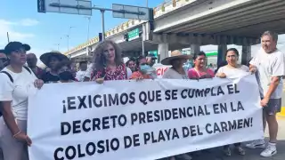 Con lonas, vecinos de la colonia Colosio piden la regularización de los terrenos
