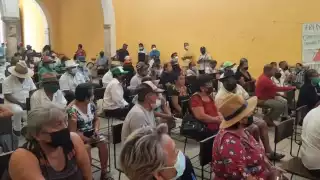 Los jornaleros señalaron que los terrenos, en disputa desde hace 12 años, se ubican junto a la hacienda de Tebec, “pertenecen a Reyes, pero tenemos pruebas de que son ejidales