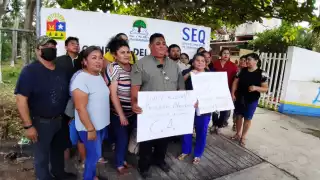 Un grupo de 10 administrados de un total de 100 que laboran se manifestaron este miércoles