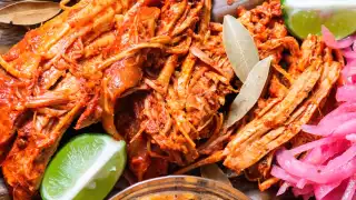 La cochinita pibil, uno de los 50 mejores platillos del ranking “Street Foods in the World 2023”